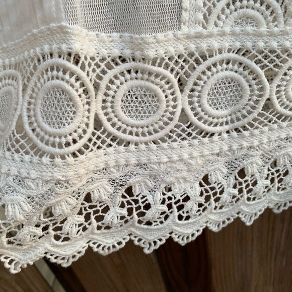 Nicole Miller Artelier Sheer Lace Detail Top - Picture 6 of 9